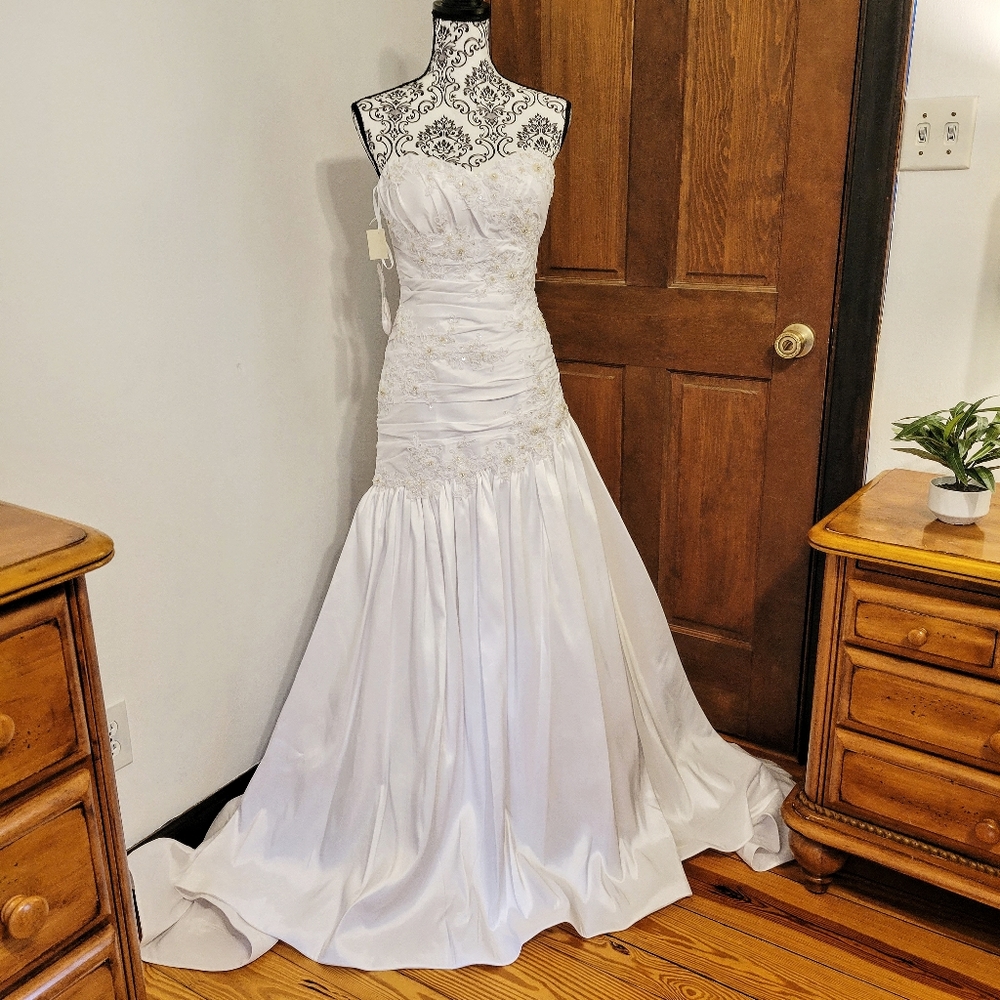 A&T 4414 White Bridal Gown Sz 8